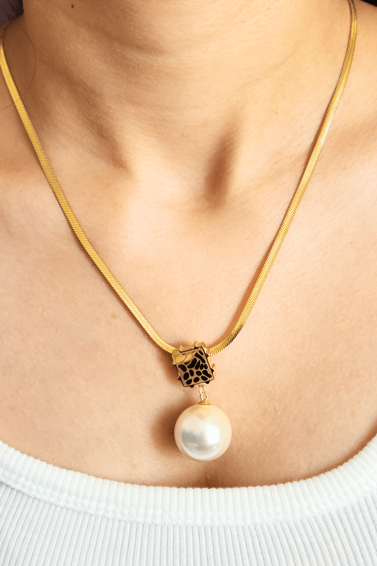 Italian Chain with Tribal Print Pearl Pendant & Earrings