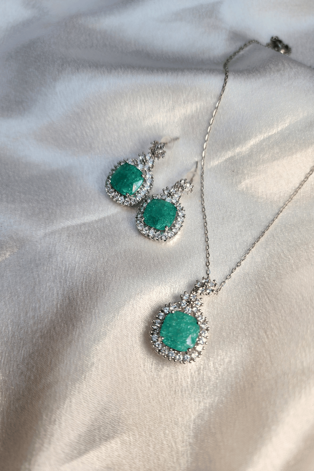 Emerald Pendant with Earrings - Silver